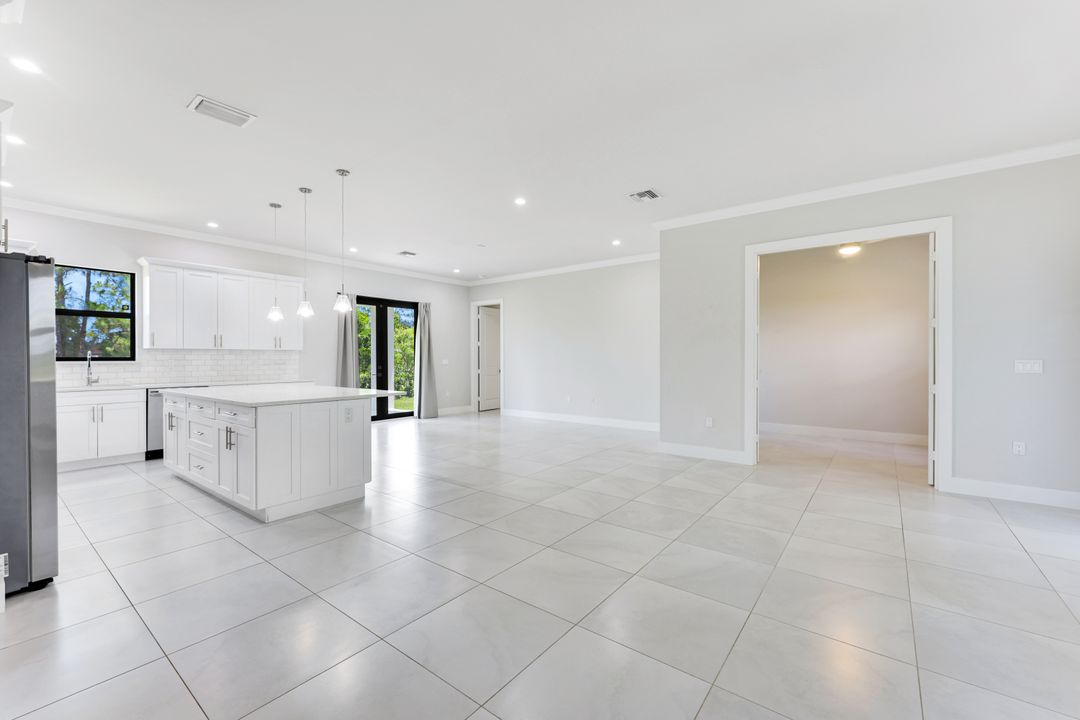 2017 47th Ave NE, Naples, FL 34120