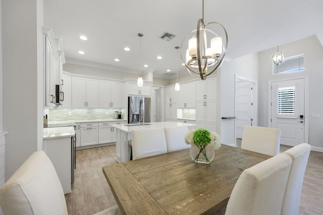 5665 Highbourne Dr, Naples, FL 34113