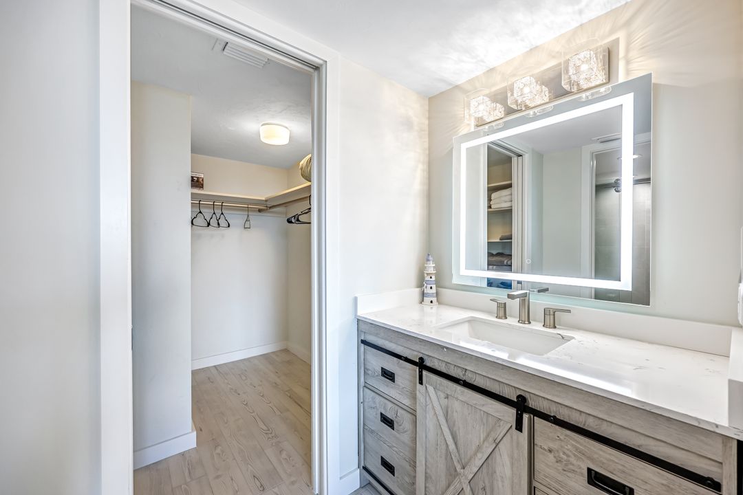 10475 Gulf Shore Dr #112, Naples, FL 34108