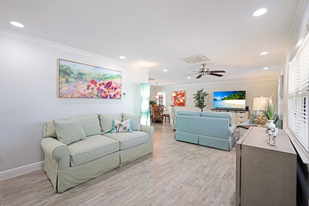 832 97th Ave N, Naples, FL 34108