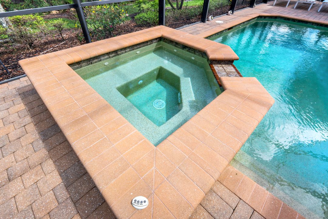 6419 Vivaldi Ct, Naples, FL 34113