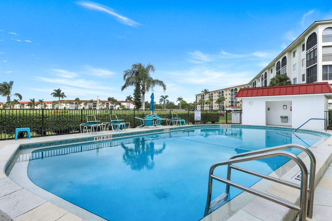 37 High Point Cir E #109, Naples, FL 34103