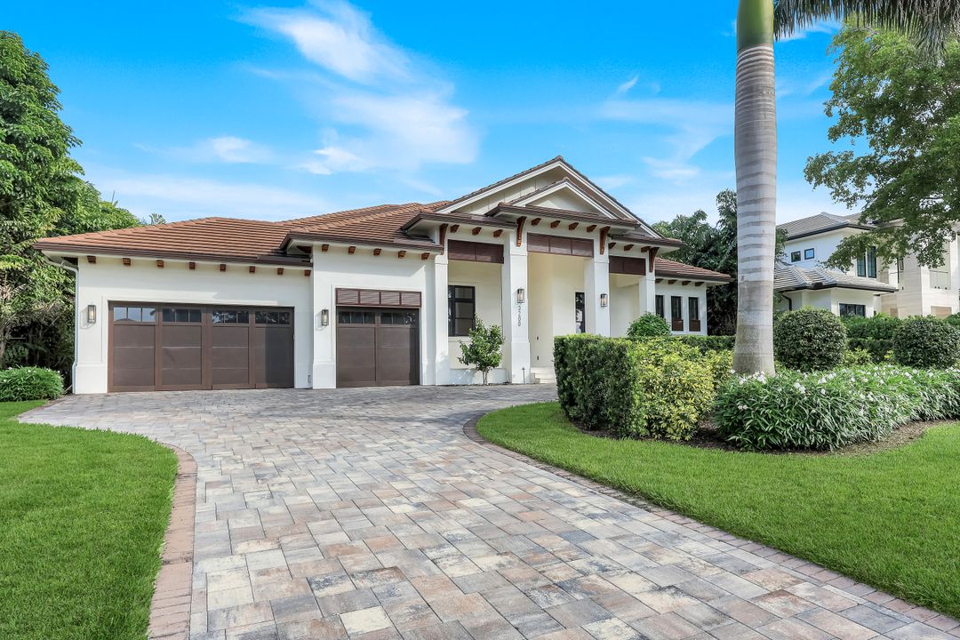 3200 Crayton Rd, Naples, FL 34103