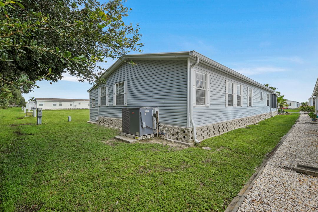 5318 Fiddleleaf Dr, Fort Myers, FL 33905