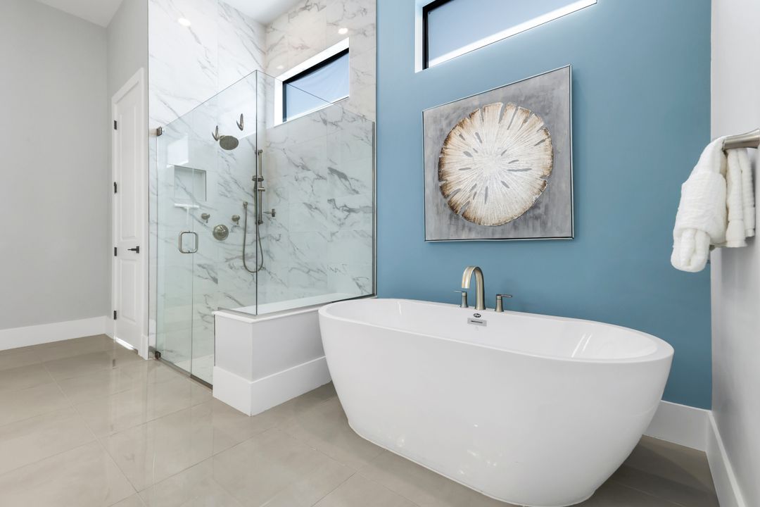 16221 Verilyn Cir, Naples, FL 34110