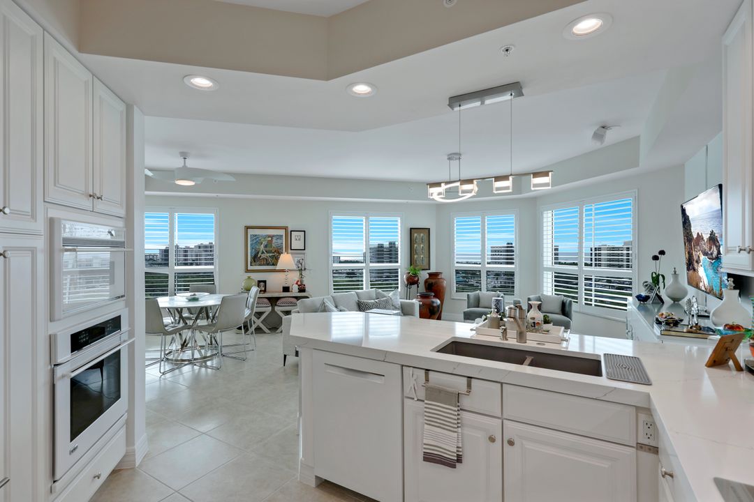 295 Grande Way #801, Naples, FL 34110