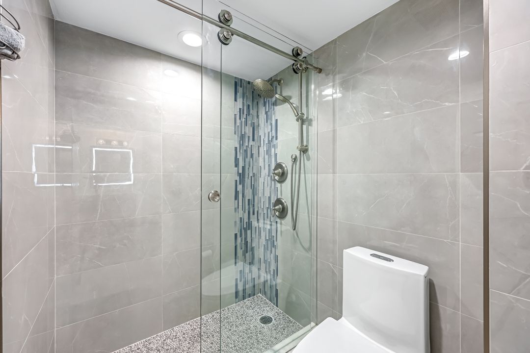 10475 Gulf Shore Dr #112, Naples, FL 34108