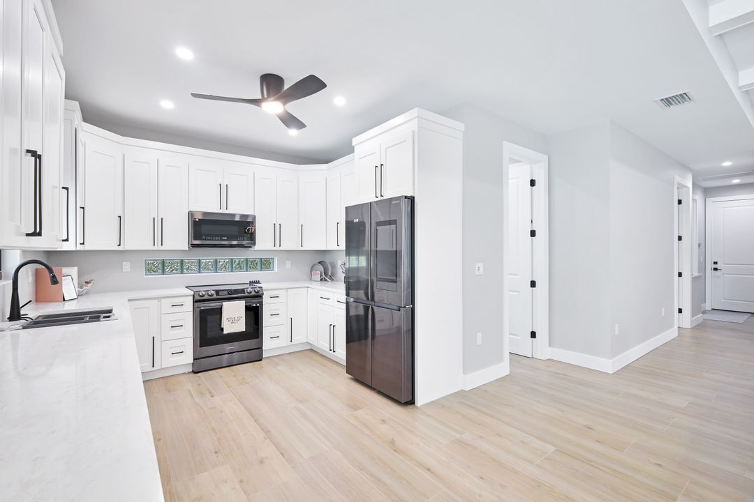 60 Liberty Ln, Naples, FL 34112