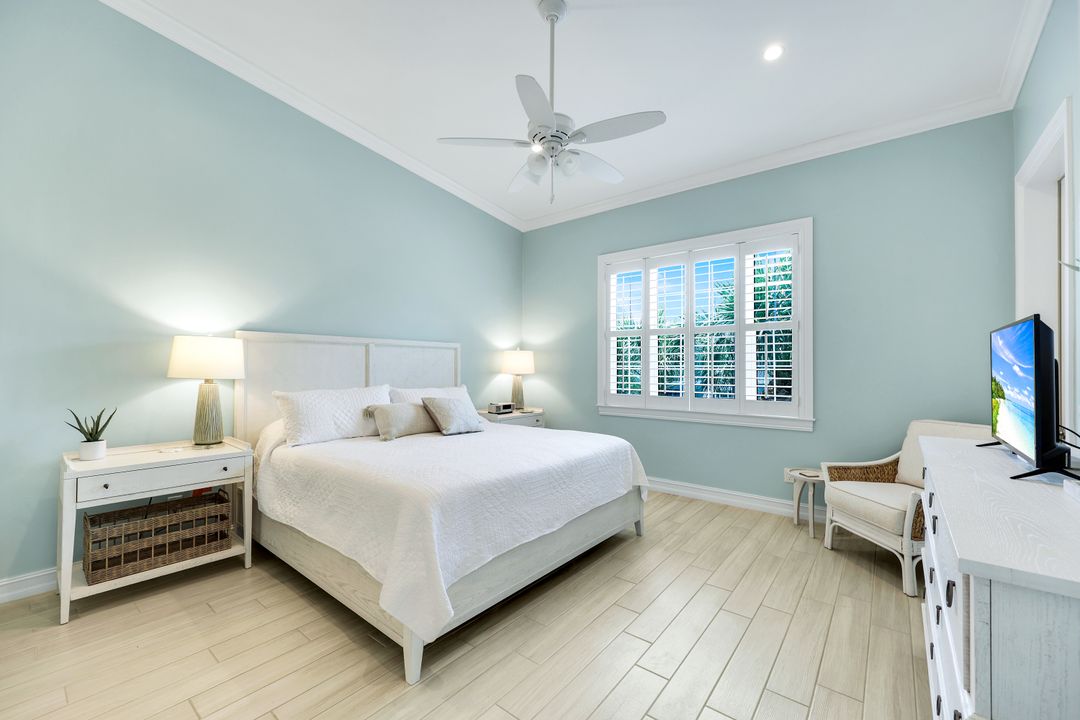 800 Breakaway Ln #203, Naples, FL 34108