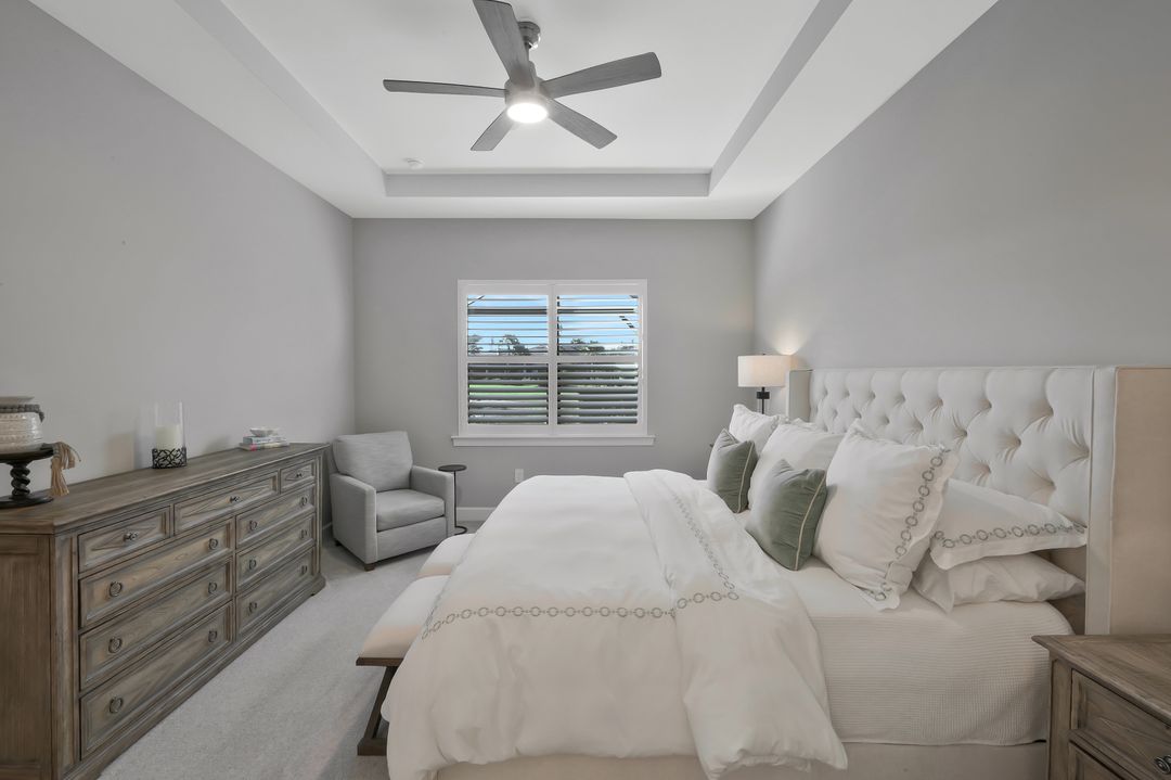 9815 Everglades Dr, Naples, FL 34120