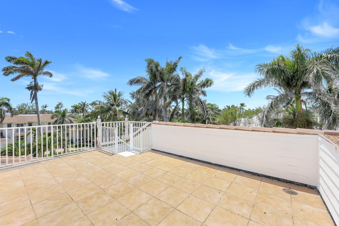 1550 Gordon Dr, Naples, FL 34102