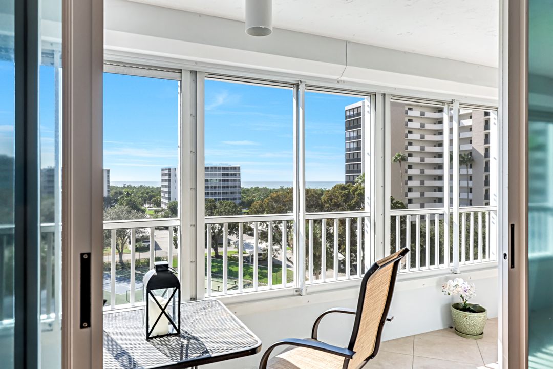 21 Bluebill Ave, Naples, FL 34108