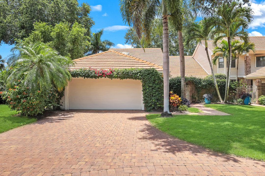 6619 Trident Way, Naples, FL 34108