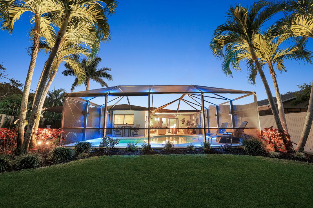 585 100th Ave N, Naples, FL 34108