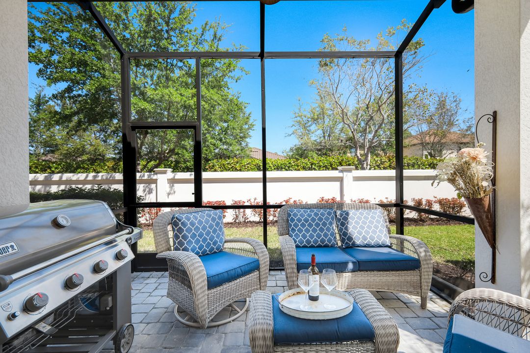 7550 Rockefeller Dr, Naples, FL 34119