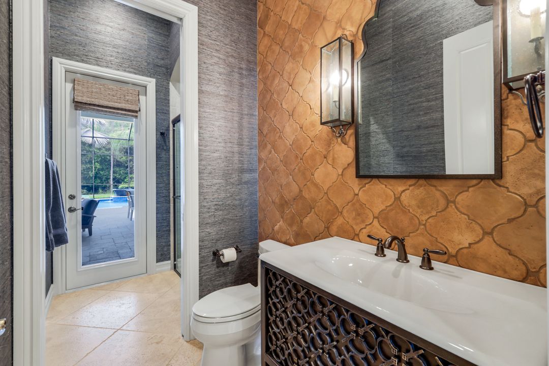 6477 Costa Cir, Naples, FL 34113
