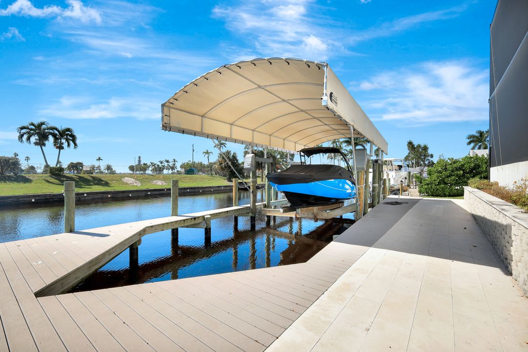 1110 Lenox Ct, Cape Coral, FL 33904