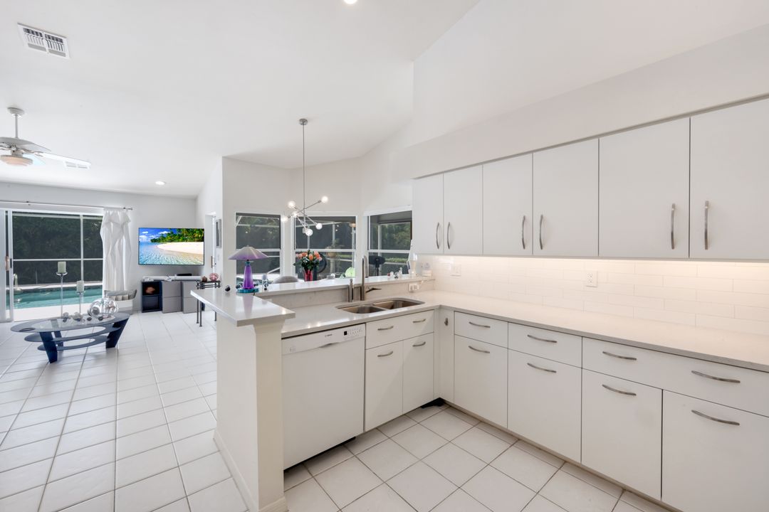 4332 Mistlethrush Ln, Naples, FL 34119