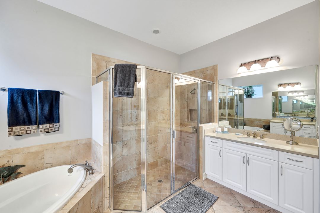 6172 Dogleg Dr, Naples, FL 34113