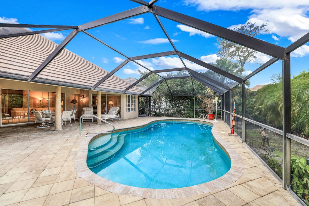 811 Pitch Apple Ln, Naples, FL 34108