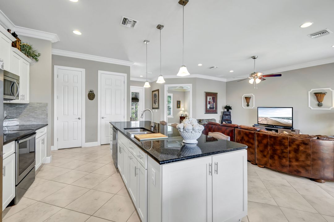 9079 Triangle Palms Ln, Fort Myers, FL 33913