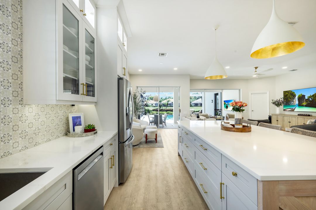 8586 Gleneagle Way, Naples, FL 34120