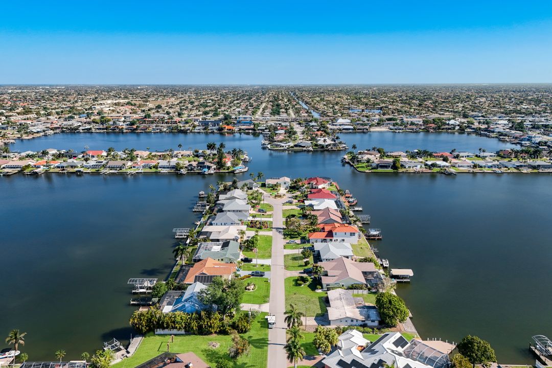 5011 SW 5th Pl, Cape Coral, FL 33914