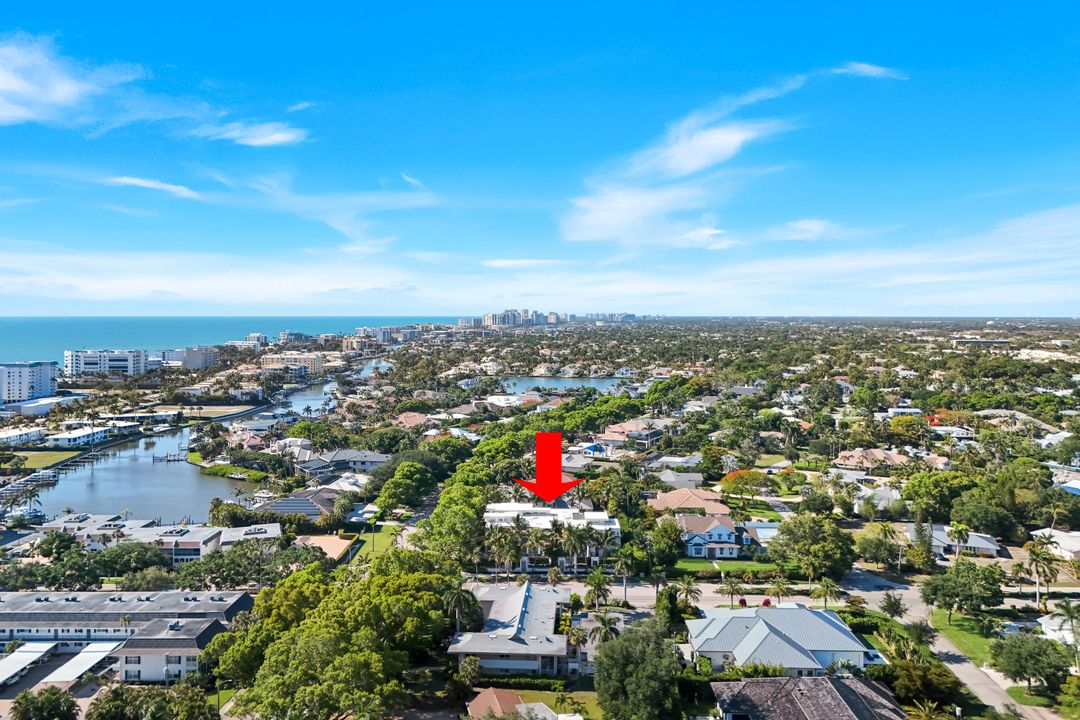 335 Banyan Blvd, Naples, FL 34102