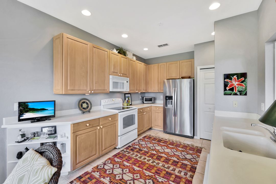 9151 Los Lagos Ct, Bonita Springs, FL 34135