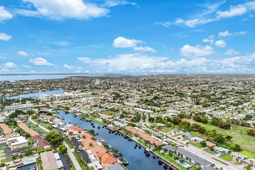 4524 Country Club Blvd, Cape Coral, FL 33904