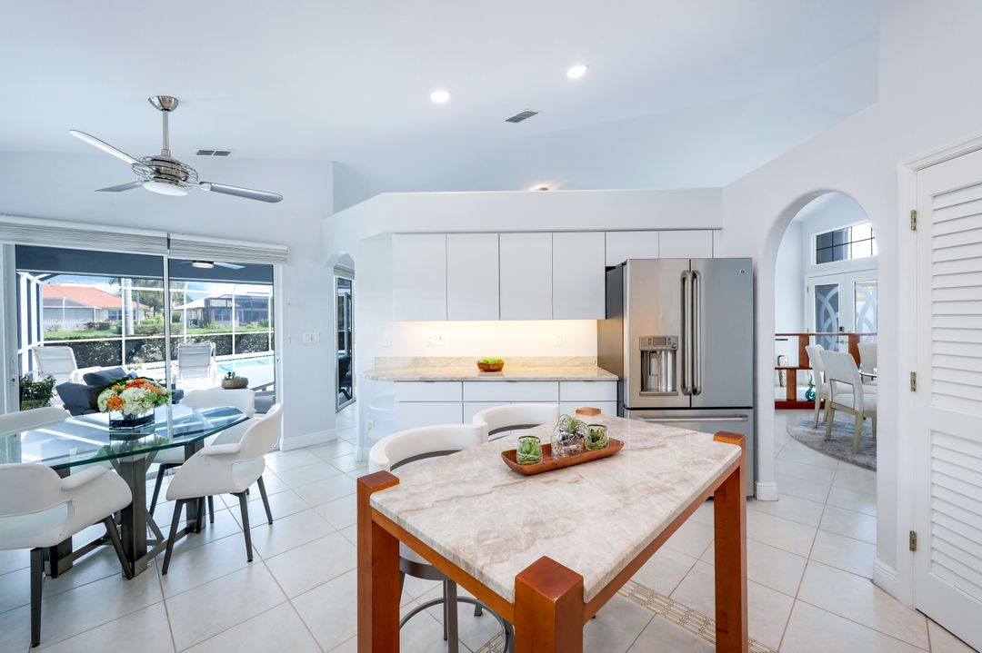 1343 Old Oak Ln, Naples, FL 34110