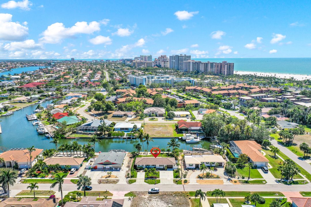 811 Wintergreen Ct, Marco Island, FL 34145