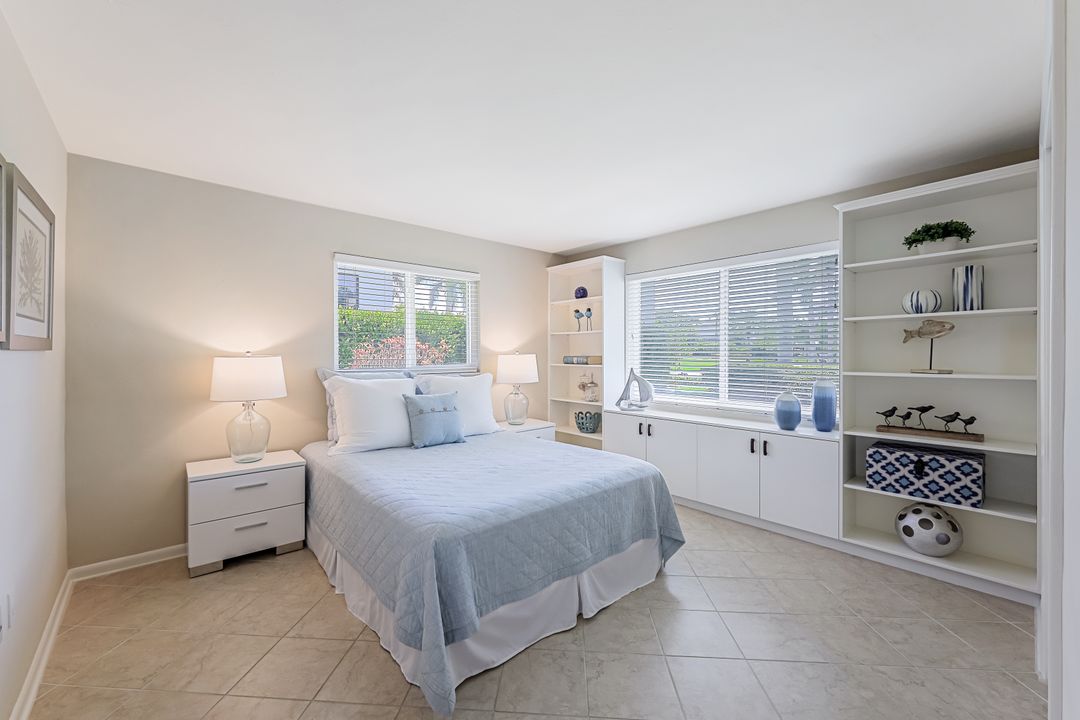 727 Park Shore Dr, Naples, FL 34103