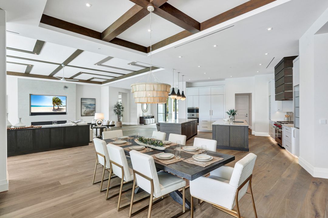 3401 Crayton Rd, Naples, FL 34102