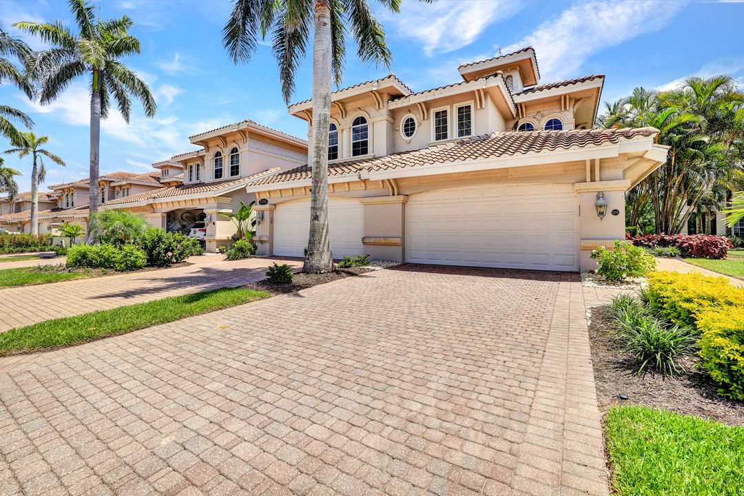 3176 Serena Ln #202, Naples, FL 34114