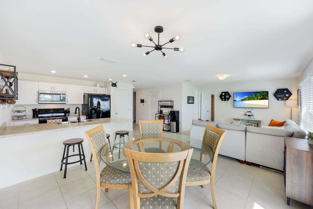 4424 NE 10th Ct, Cape Coral, FL 33909