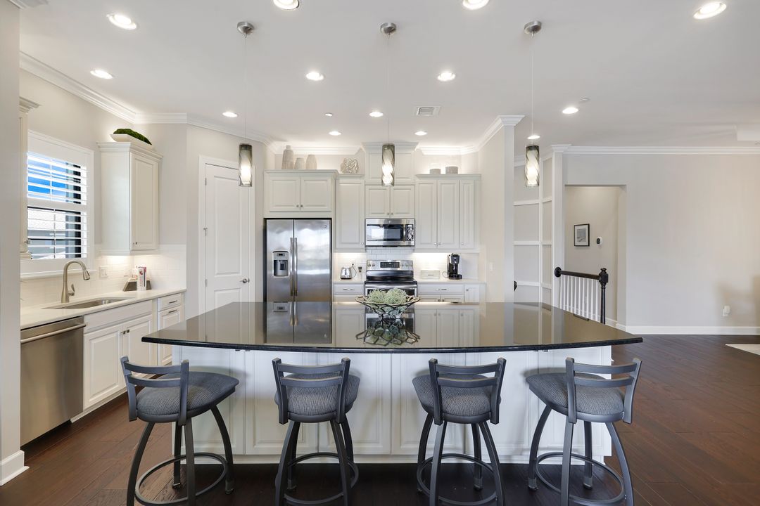 9684 Montelanico Loop #204, Naples, FL 34119
