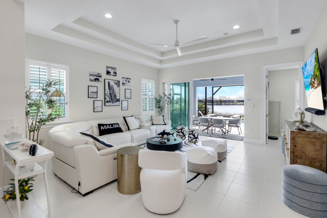 8852 Yucatan Ct, Naples, FL 34112