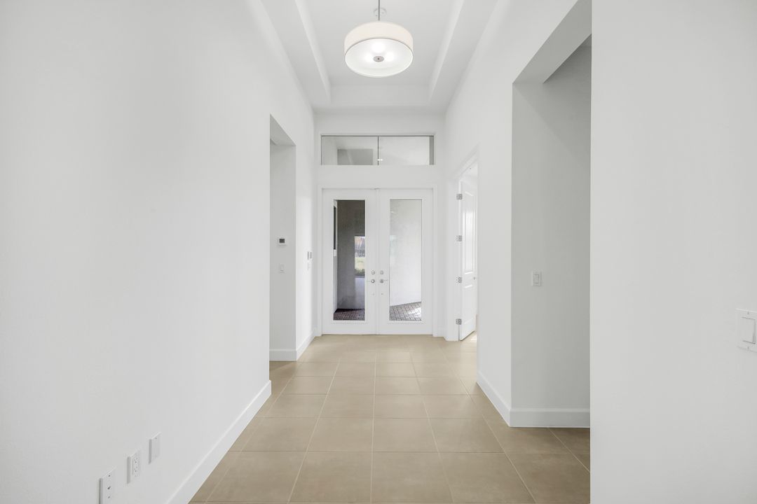 11805 Drake Ln, Naples, FL 34120