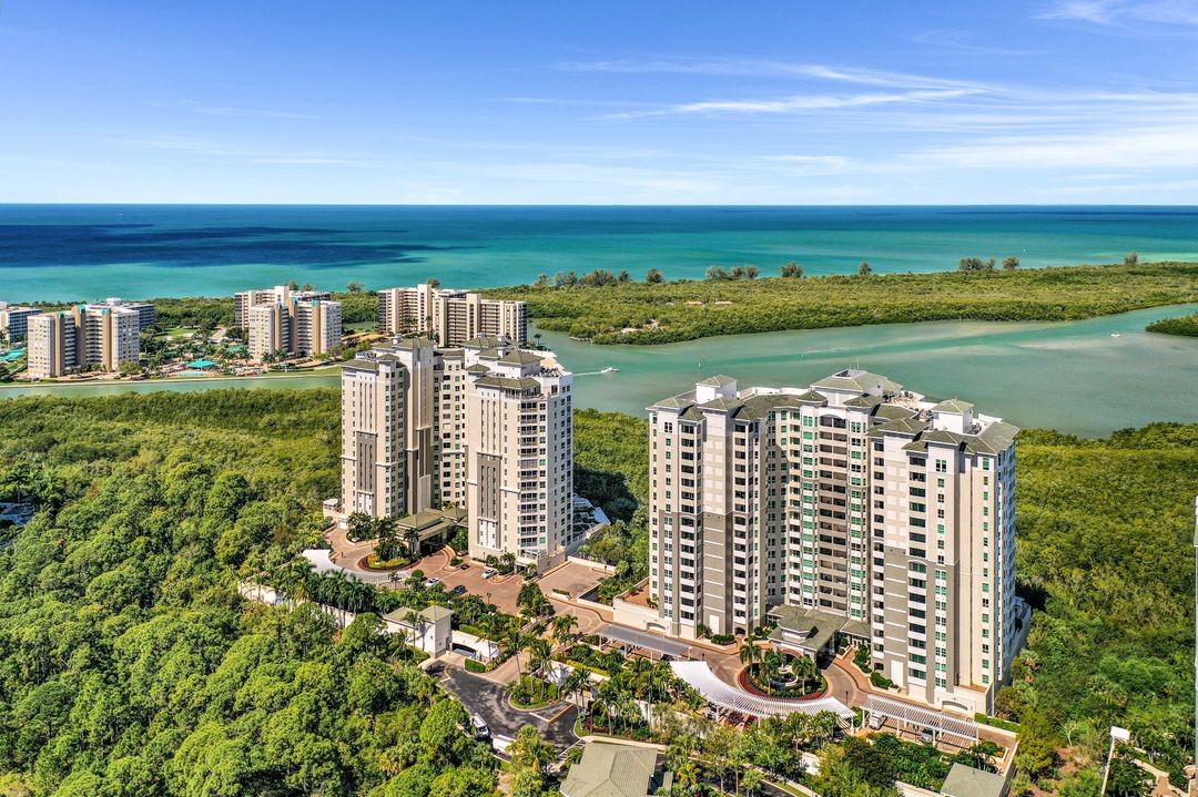295 Grande Way #801, Naples, FL 34110
