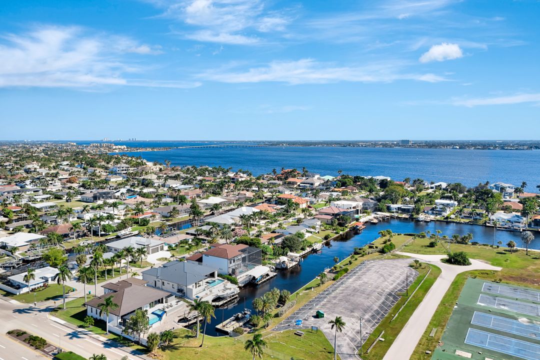 1110 Lenox Ct, Cape Coral, FL 33904