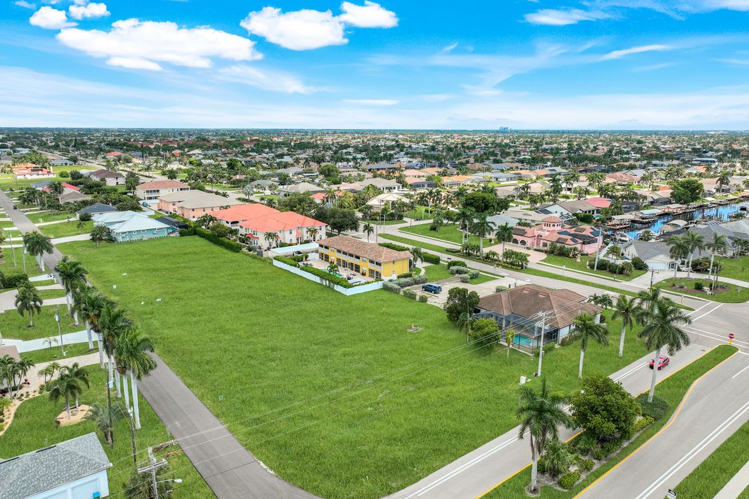 5425 SW 16th Pl, Cape Coral, FL 33914