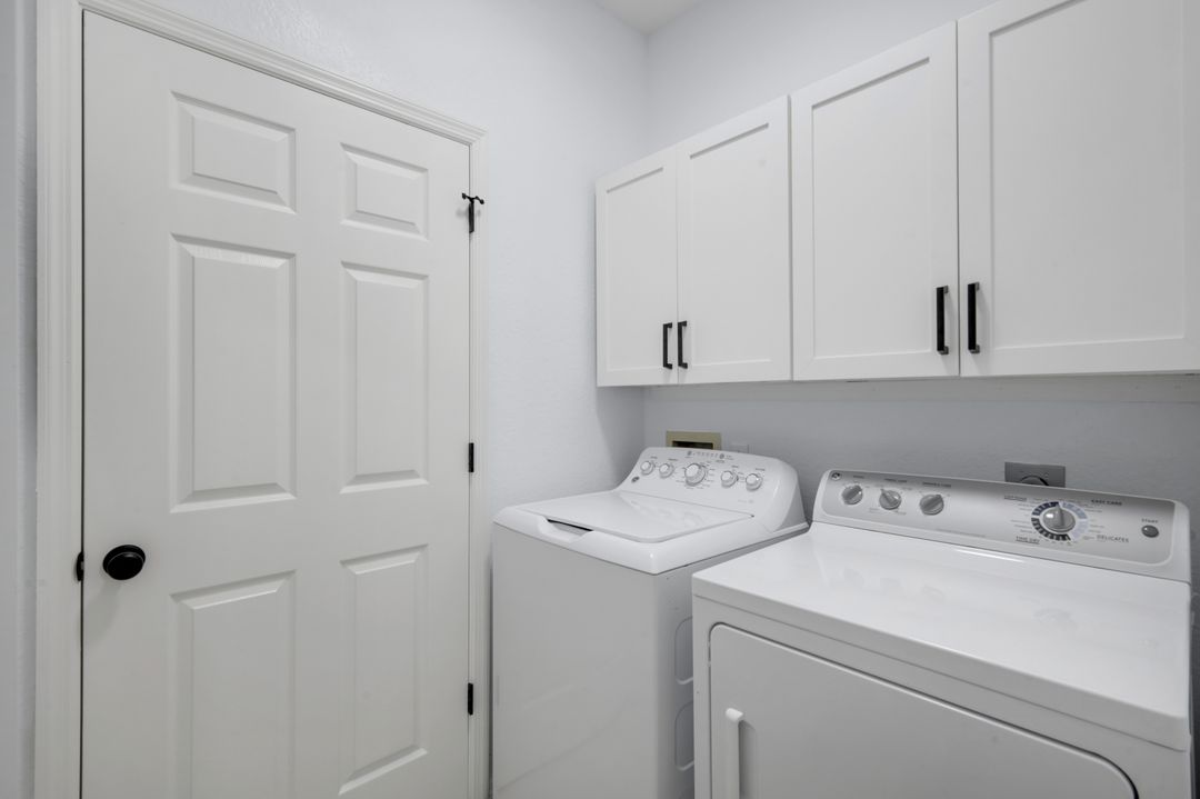 2390 Piccadilly Circus #202, Naples, FL 34112