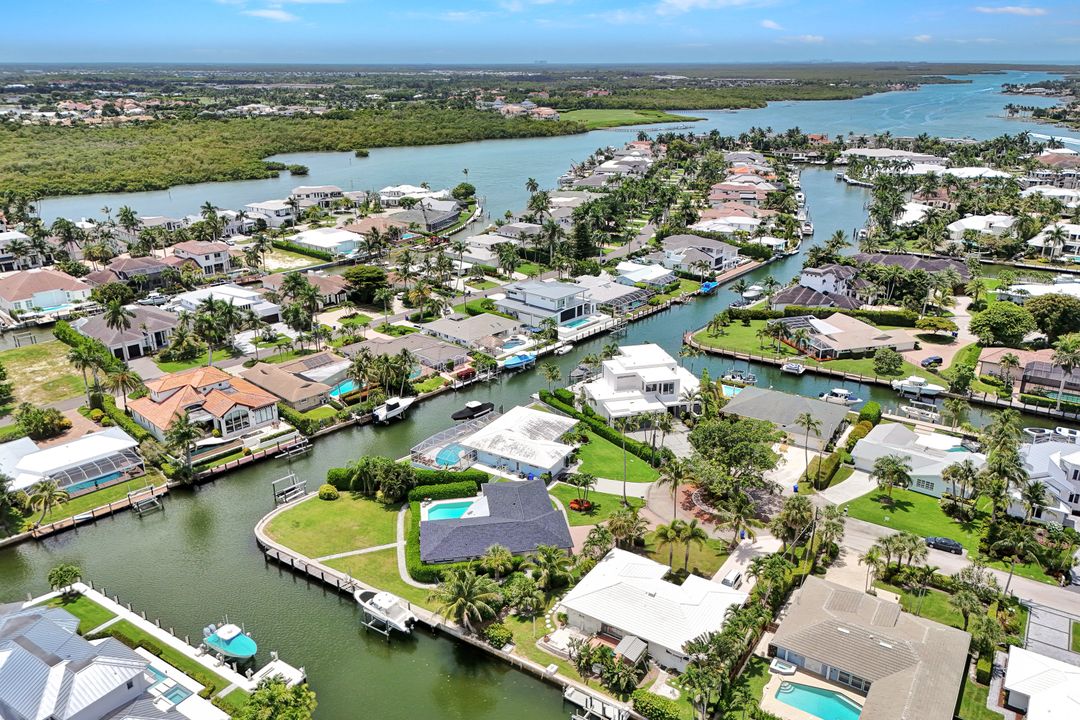 2140 Shad Ct, Naples, FL 34102