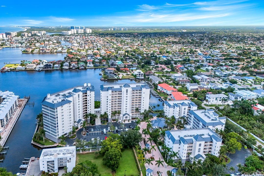 435 Launch Cir, Naples, FL 34108