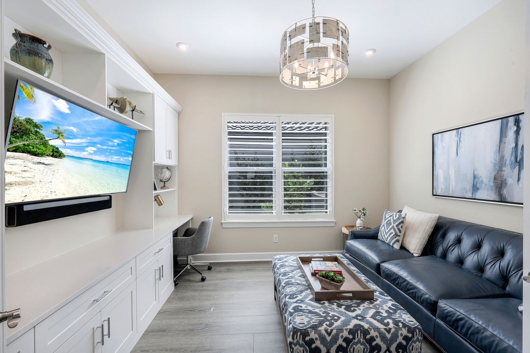 8880 Scarlotti Pl, Naples, FL 34119