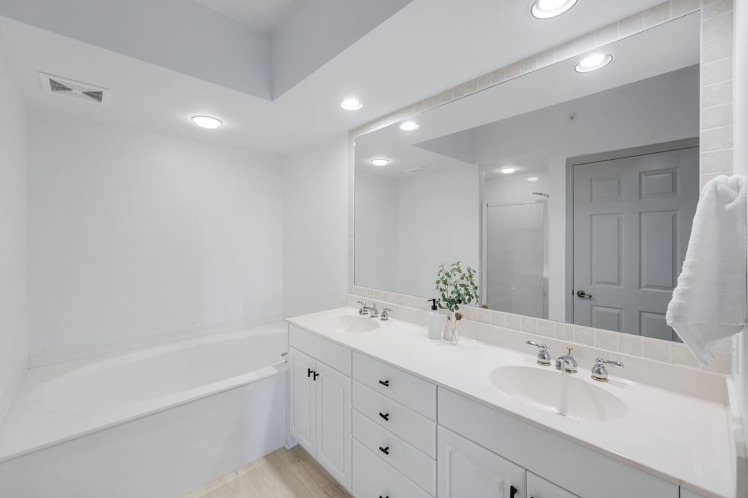 325 Dunes Blvd #604, Naples, FL 34110