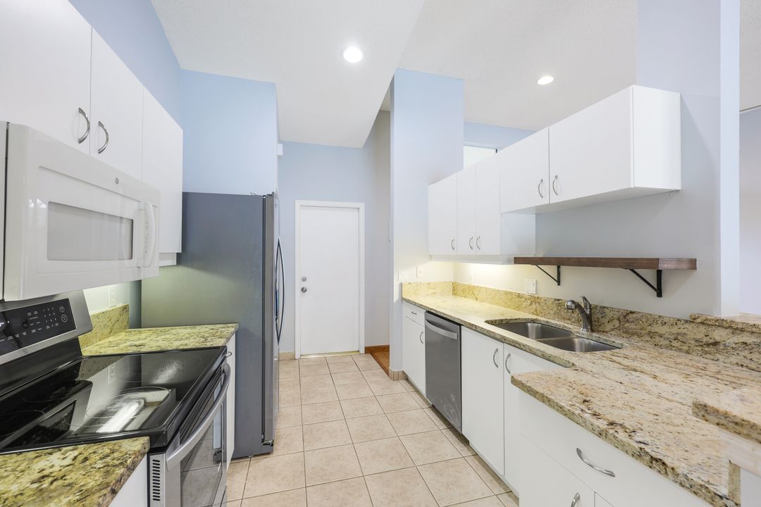 7234 Mill Pond Cir, Naples, FL 34109