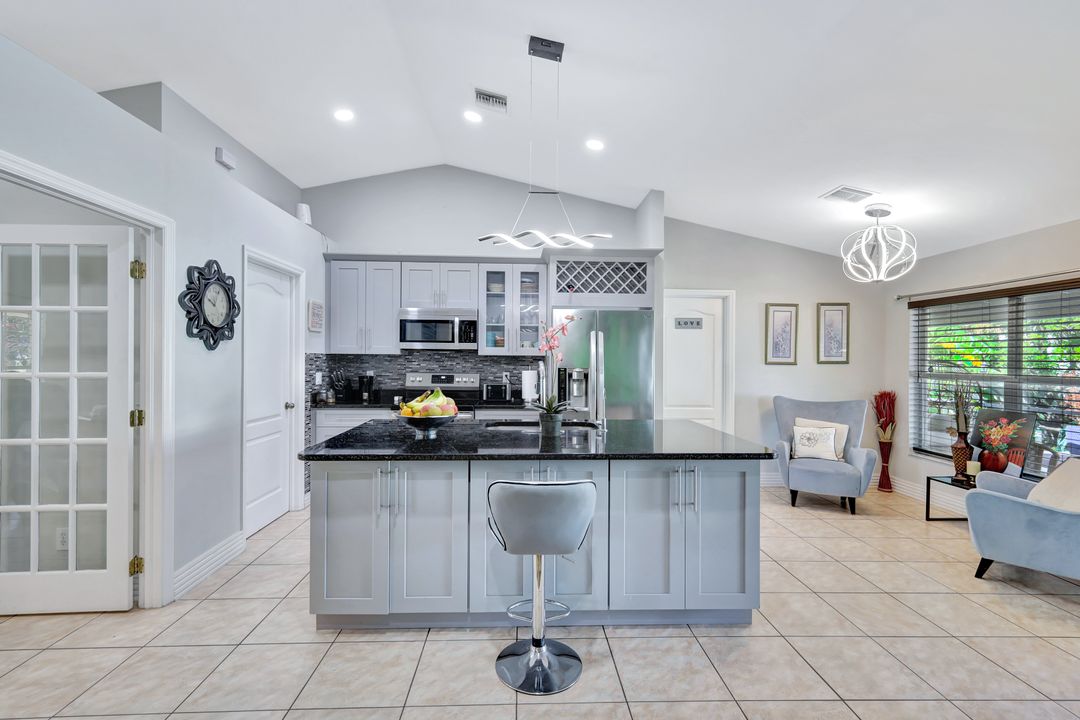 1206 NE 5th Ave, Cape Coral, FL 33909