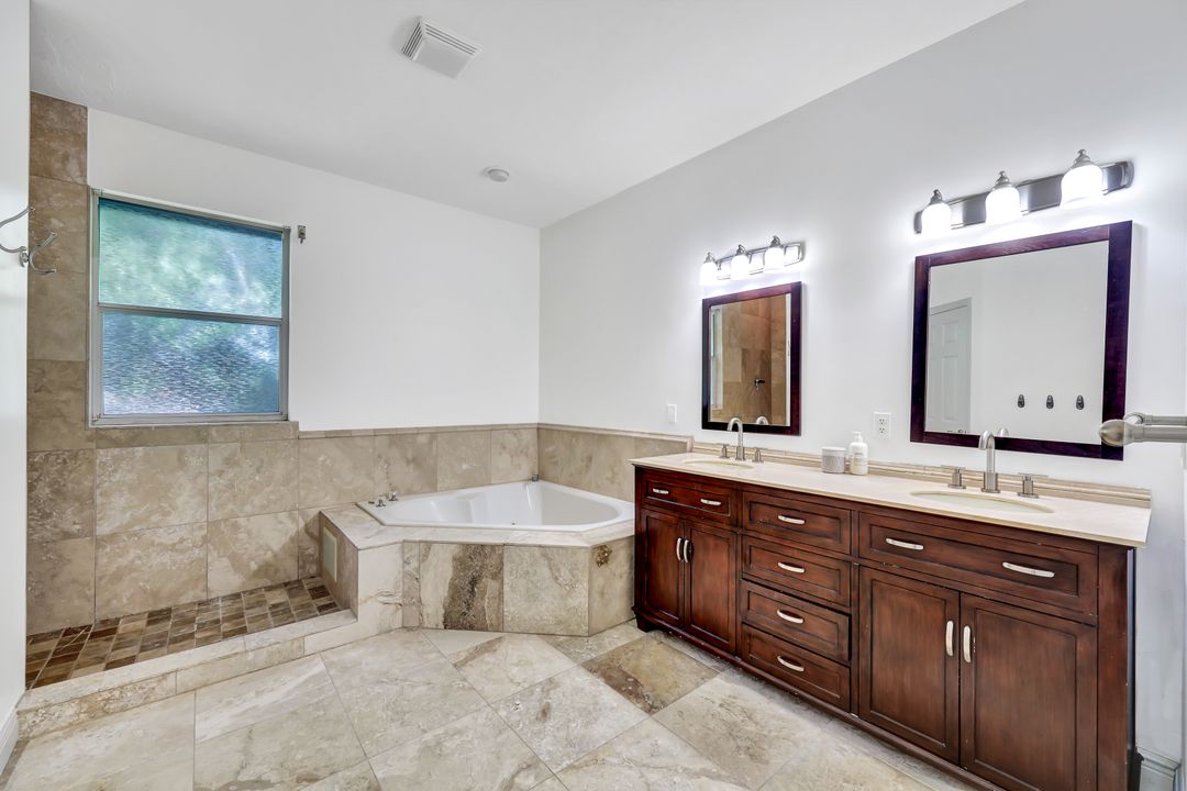 8146 Las Palmas Way, Naples, FL 34109
